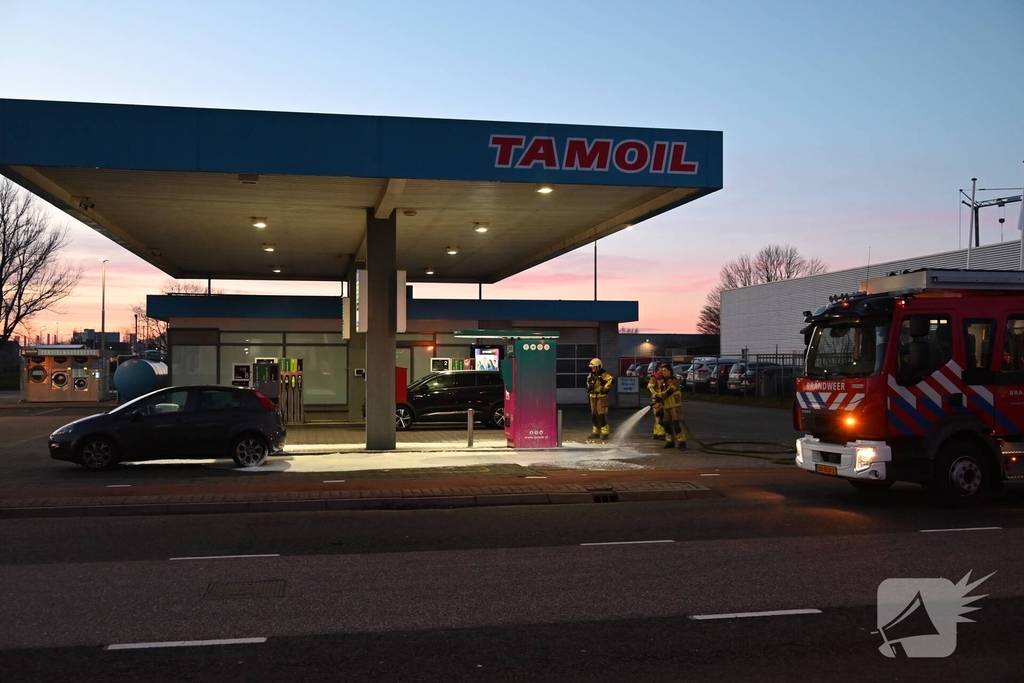 Benzine lekkage bij tankstation