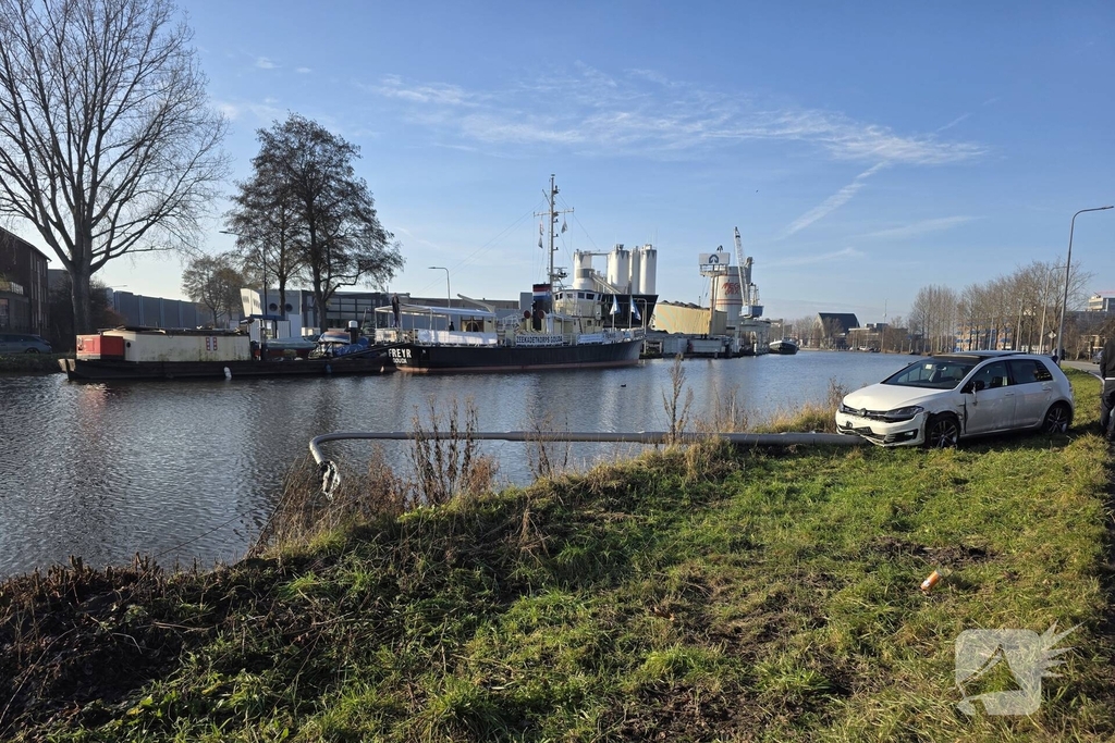 Lantaarnpaal omver na botsing