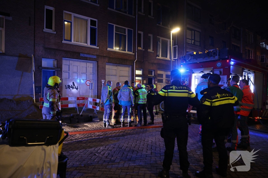 Brandweer schaalt op bij uitslaande woningbrand