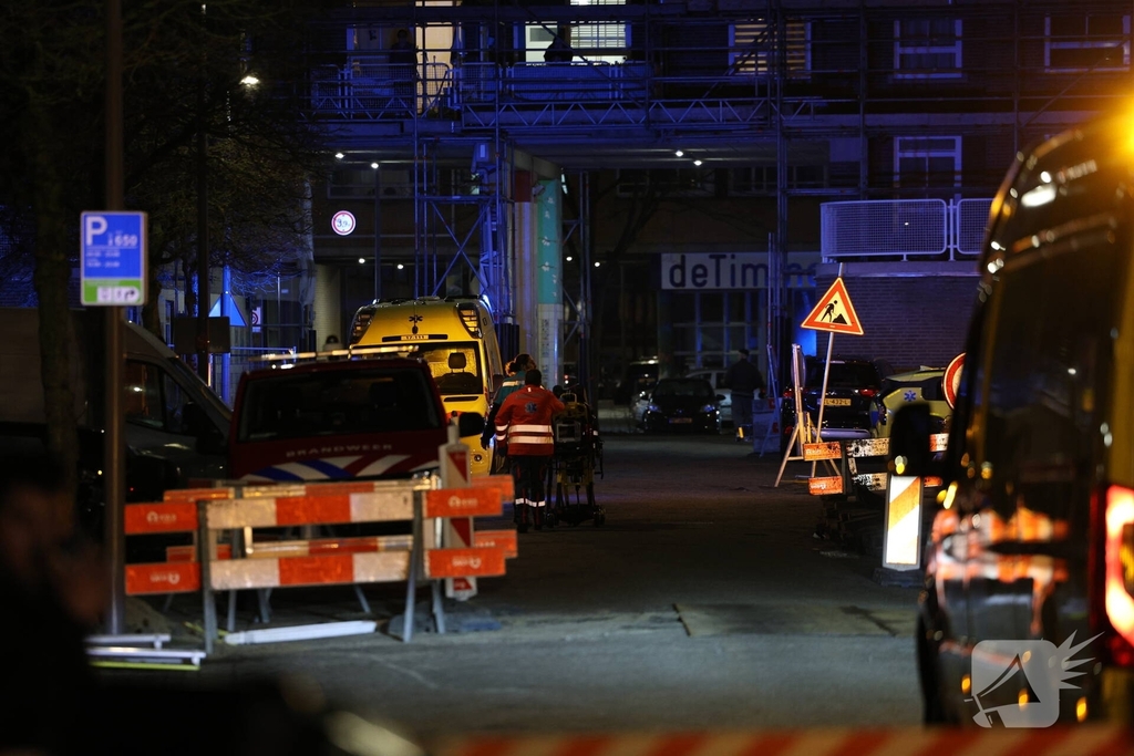 Brandweer schaalt op bij uitslaande woningbrand