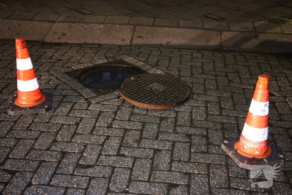 Brandweer onderzoekt chemische lucht in woningen