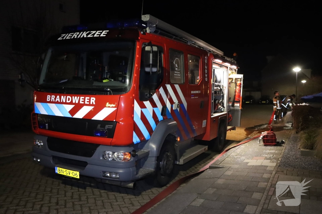 Brandweer onderzoekt chemische lucht in woningen