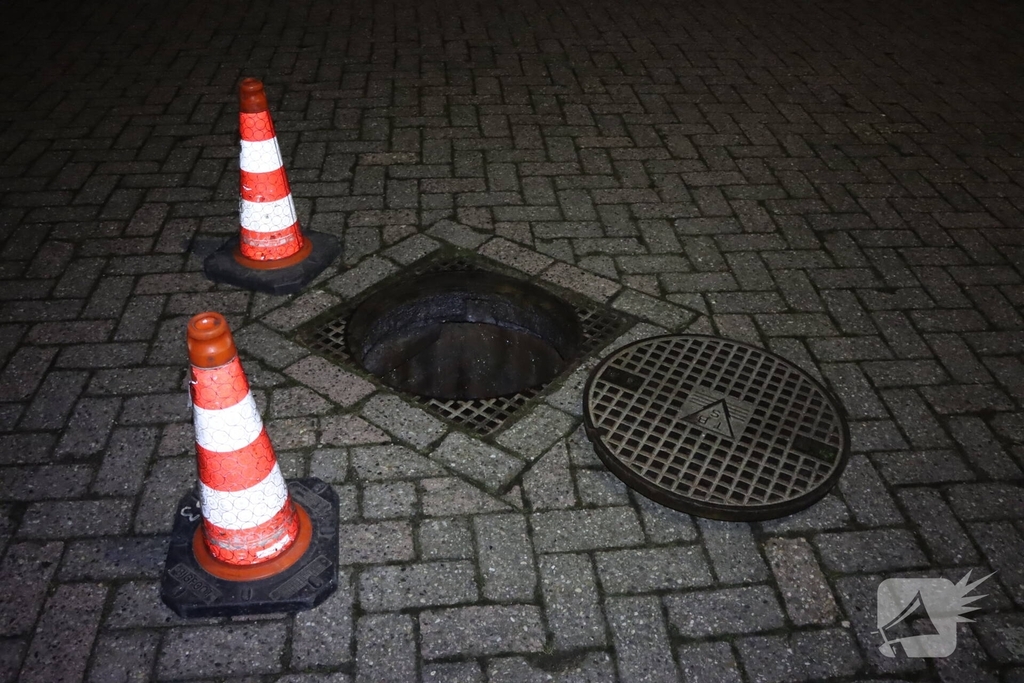 Brandweer onderzoekt chemische lucht in woningen