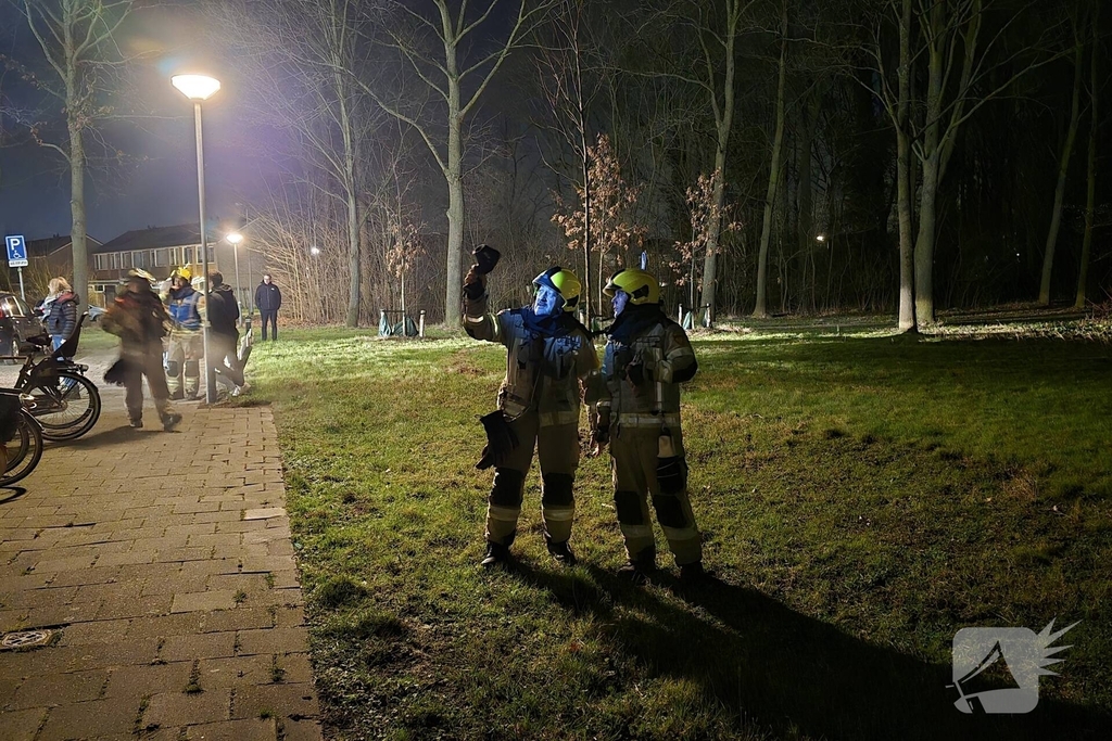 Brandweer onderzoekt abnormale rookontwikkeling en damp uit de schoorsteen