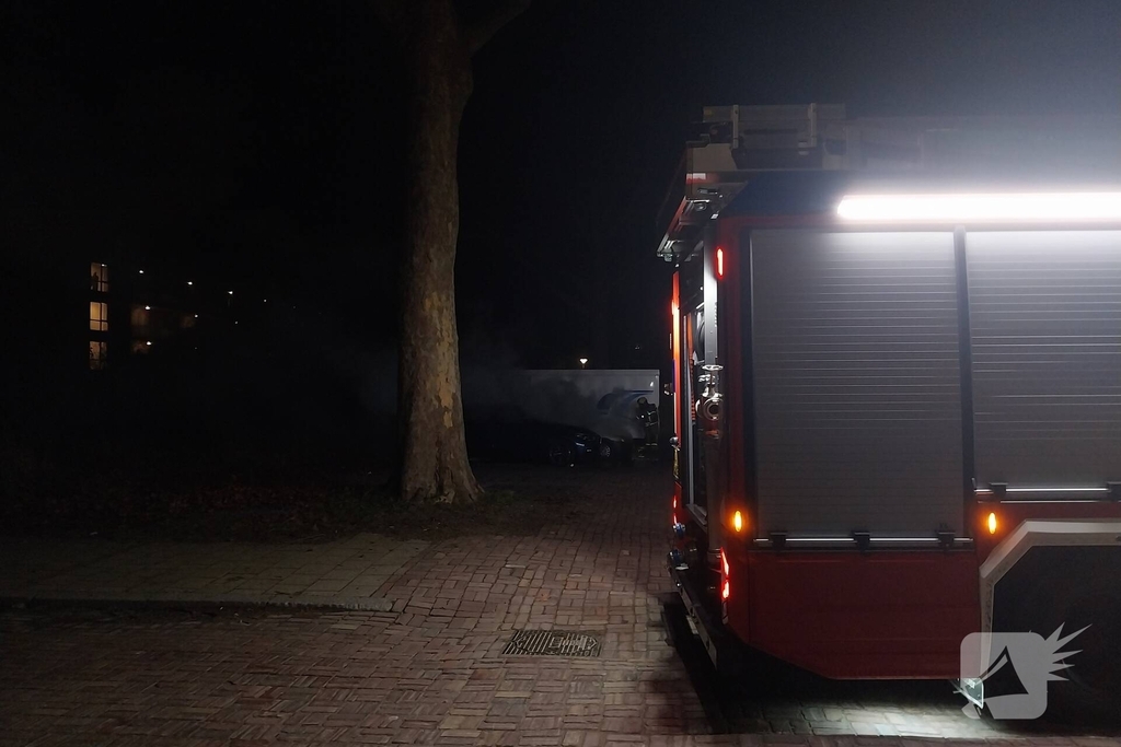 Autobrand leidt tot schade aan voertuigen