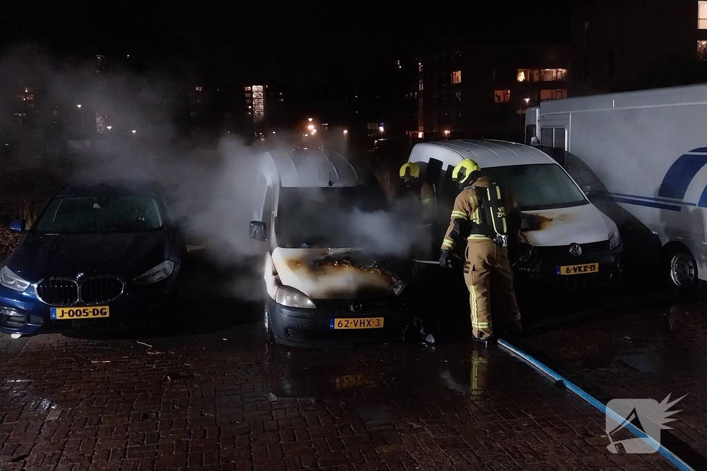 Autobrand leidt tot schade aan voertuigen