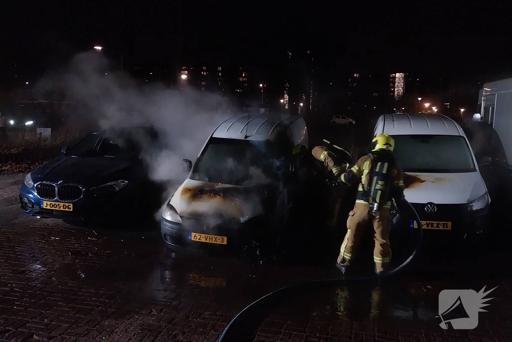 Autobrand leidt tot schade aan voertuigen