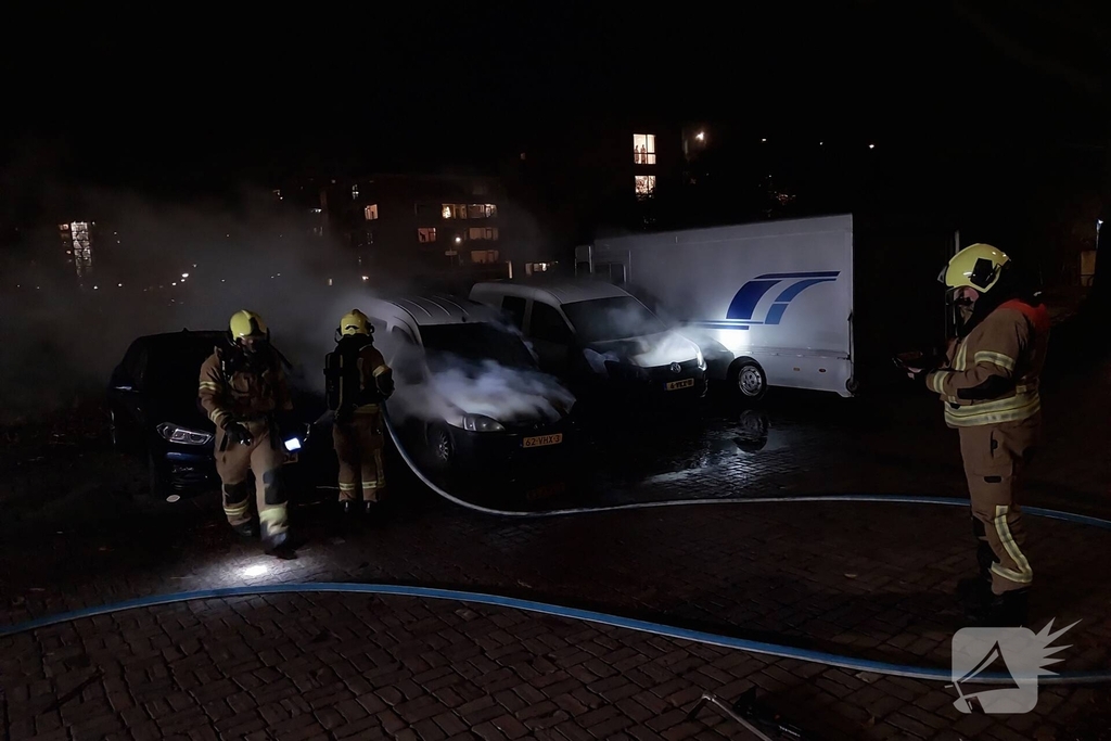 Autobrand leidt tot schade aan voertuigen