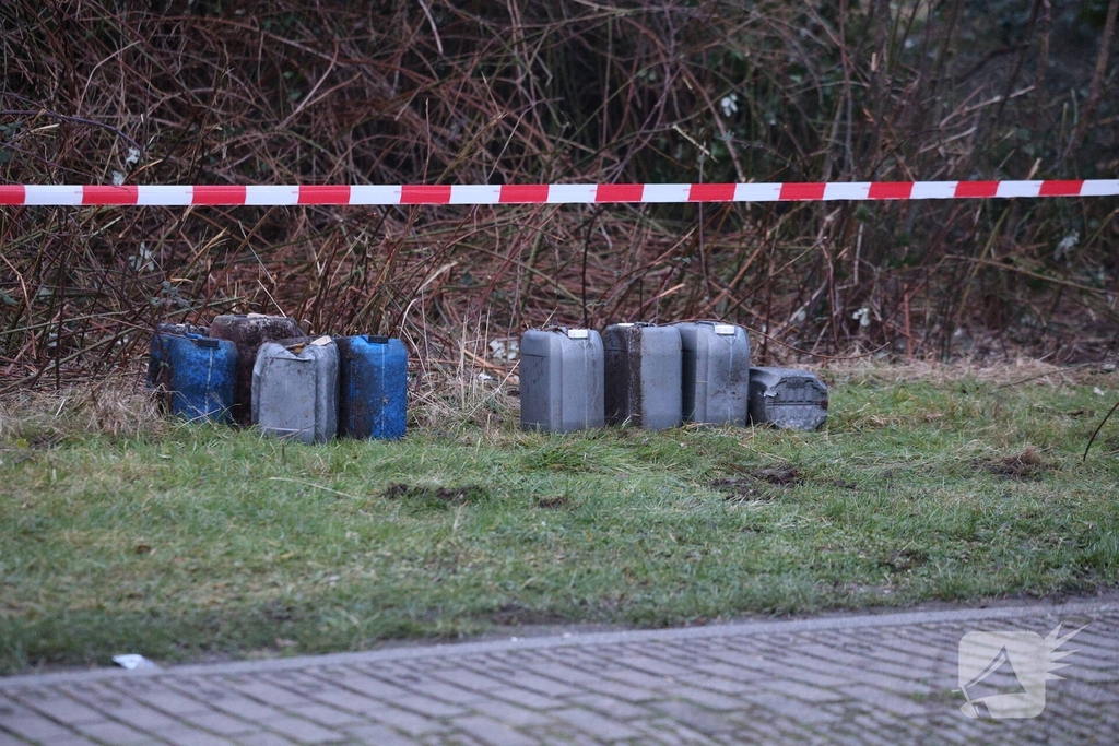Tientallen vaten ontdekt in bosschages
