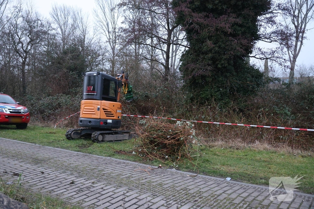 Tientallen vaten ontdekt in bosschages