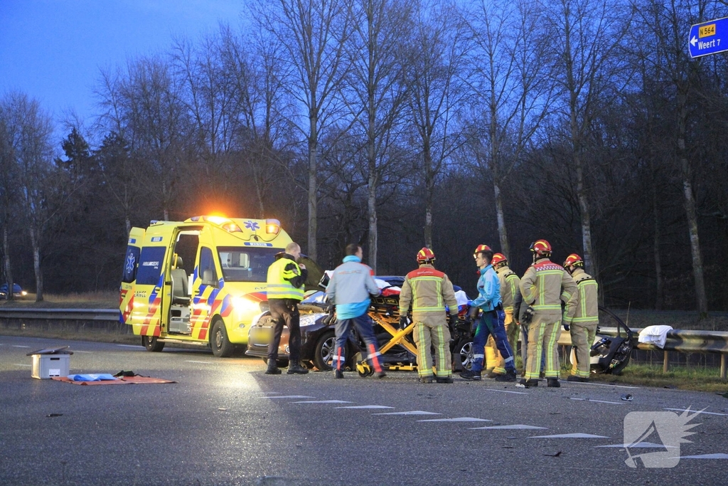 Ongeval tussen vrachtwagen en personenauto leidt tot gewonde
