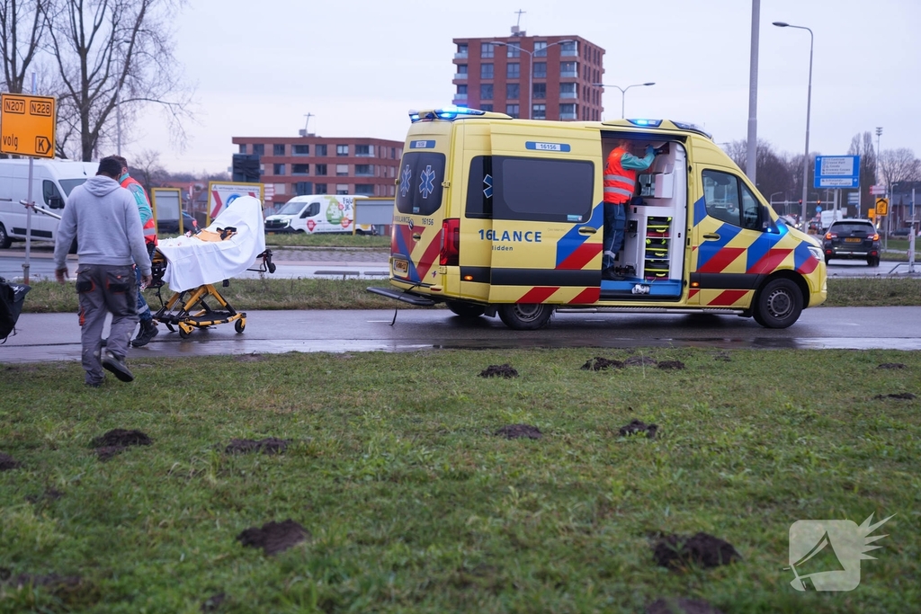 Brandweer redt slachtoffer uit voertuig