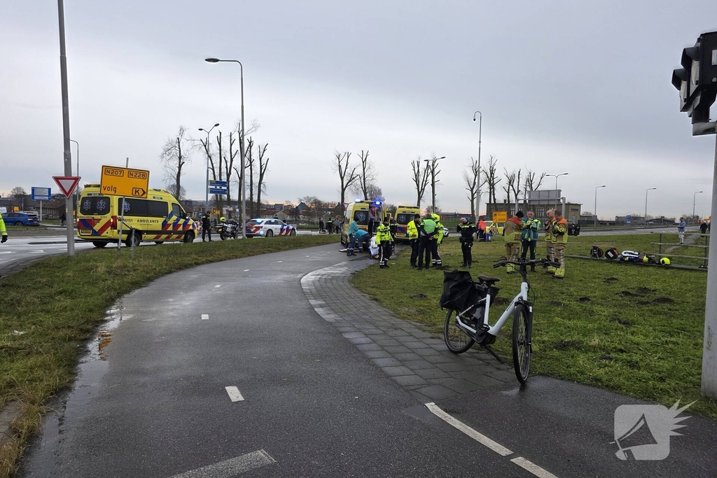 Brandweer redt slachtoffer uit voertuig