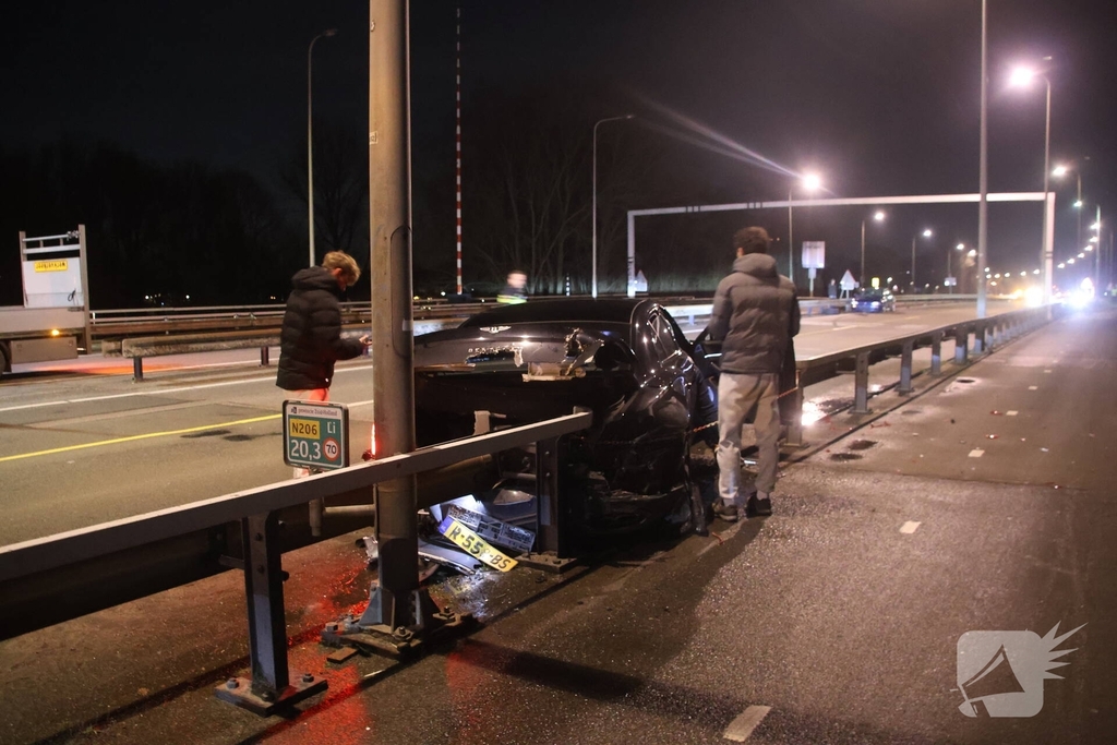 Peperdure wagens betrokken bij aanrijding