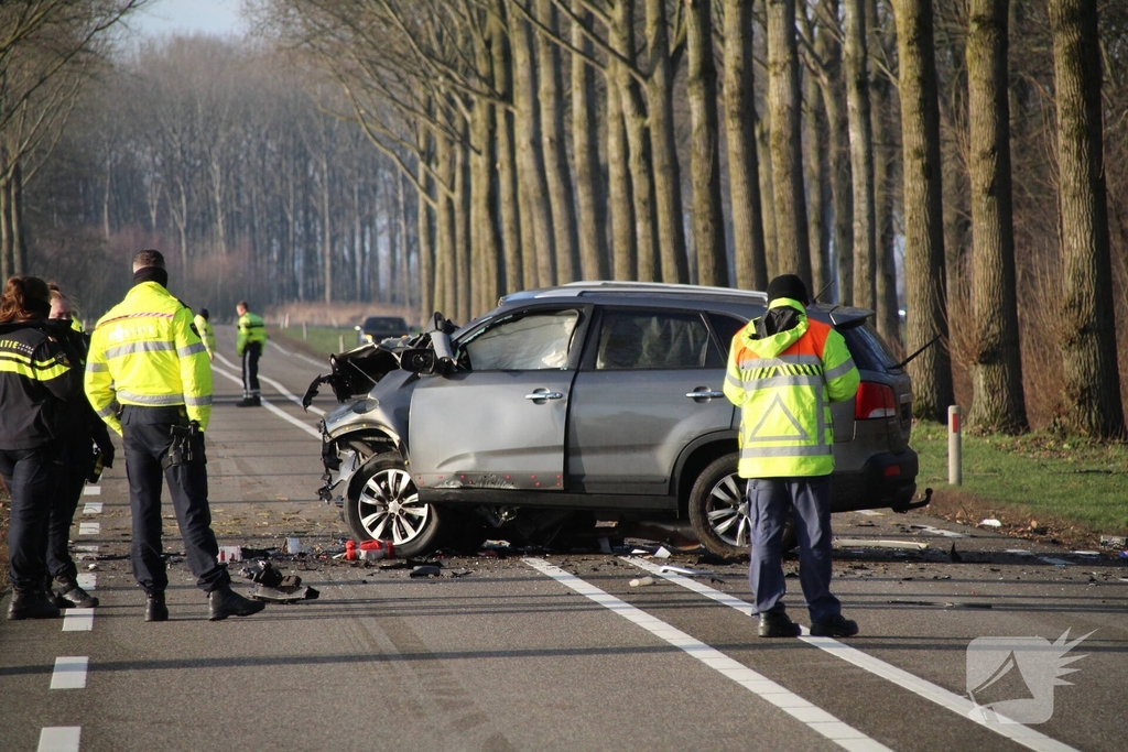 Dodelijk ongeval met auto tegen boom