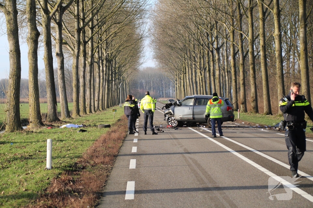 Dodelijk ongeval met auto tegen boom
