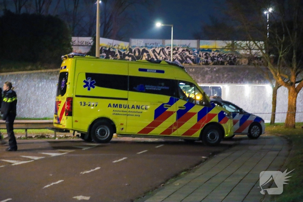 persoon gewond na val van viaduct