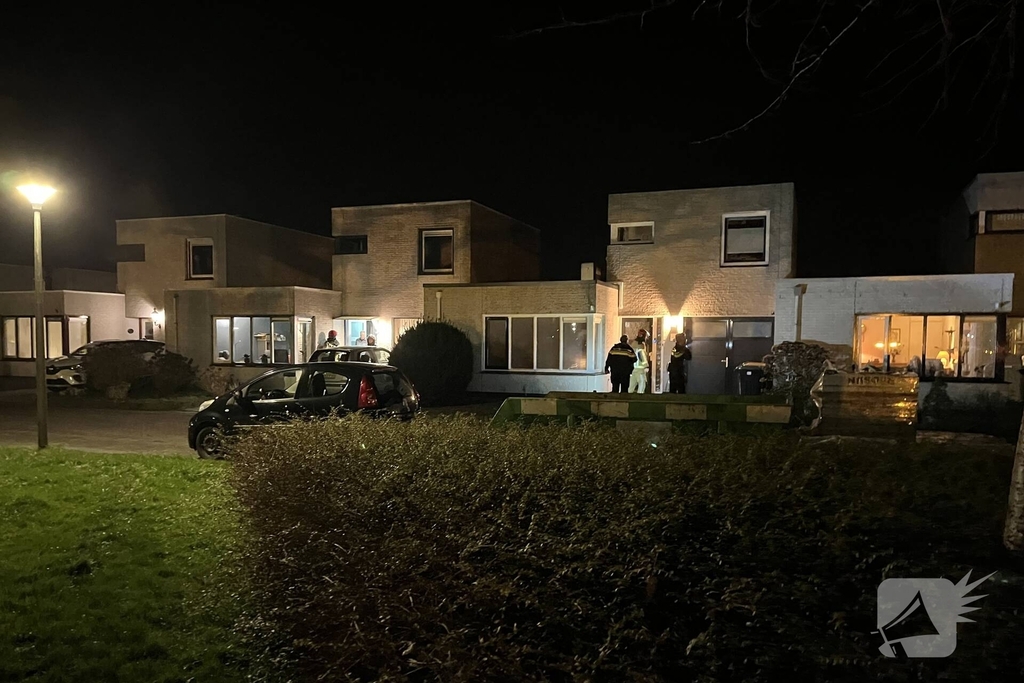 Hulpdiensten verrichten onderzoek bij woningen
