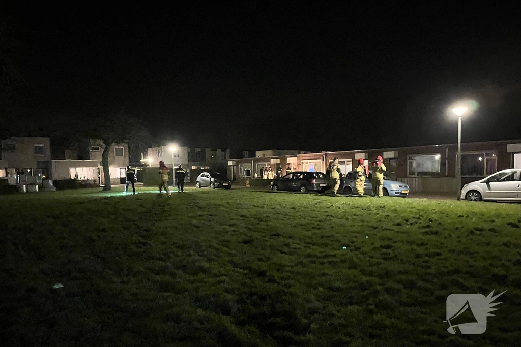 Hulpdiensten verrichten onderzoek bij woningen