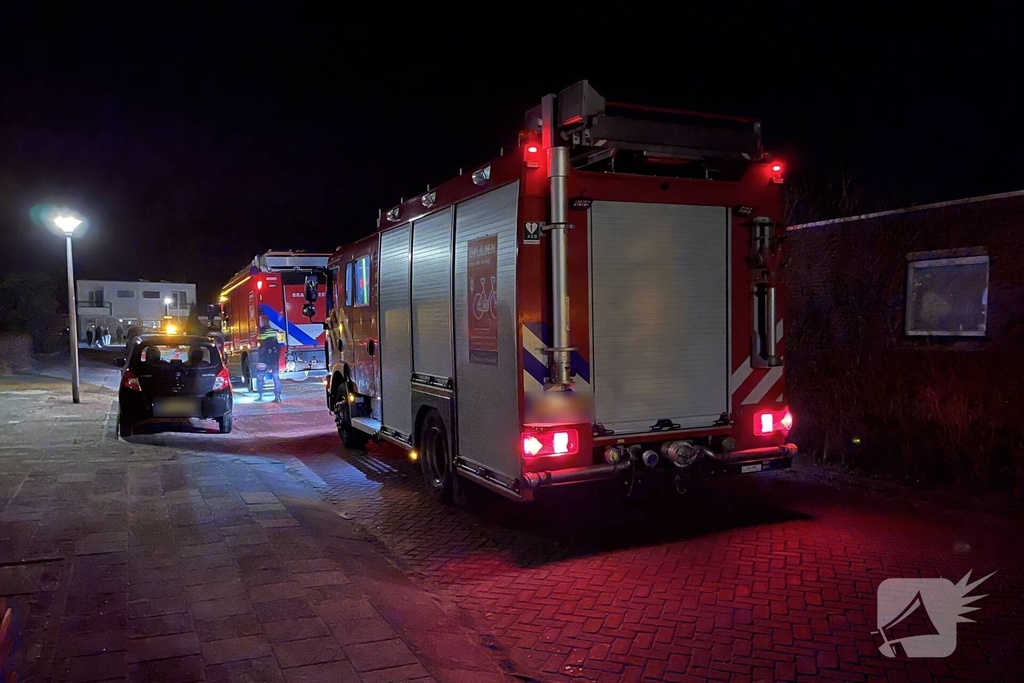 Hulpdiensten verrichten onderzoek bij woningen