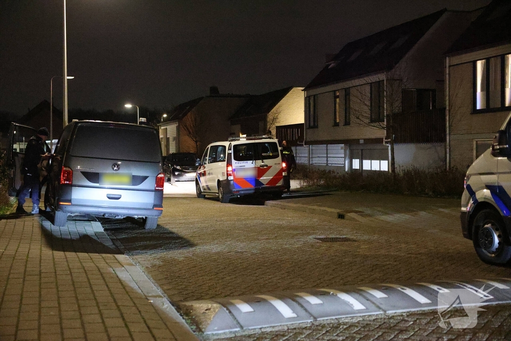 Cobra's en benzine aangetroffen in woning
