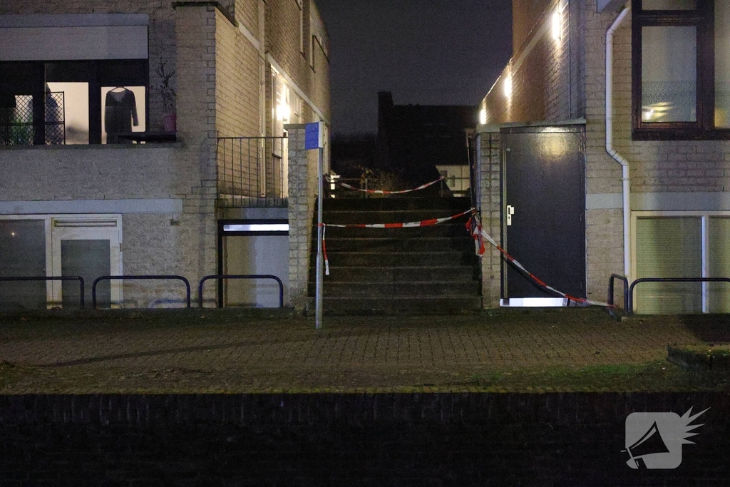 Cobra's en benzine aangetroffen in woning