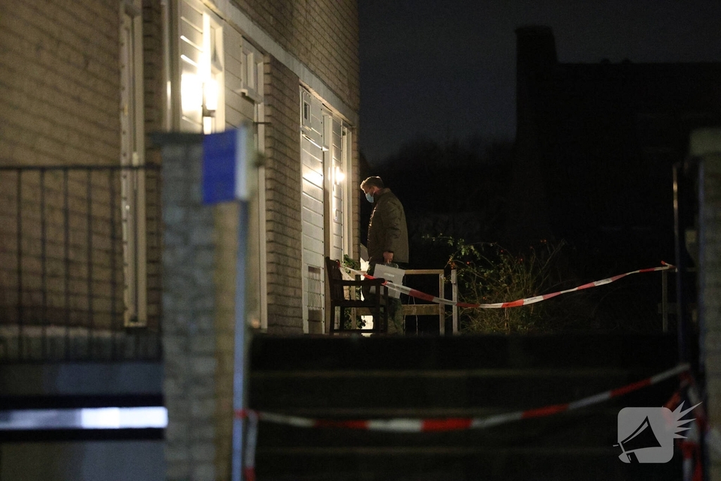 Cobra's en benzine aangetroffen in woning