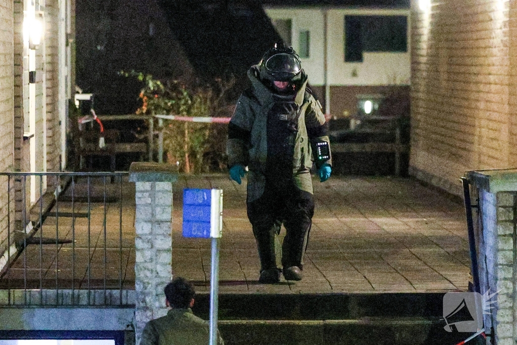 Cobra's en benzine aangetroffen in woning