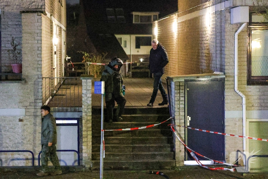 Cobra's en benzine aangetroffen in woning