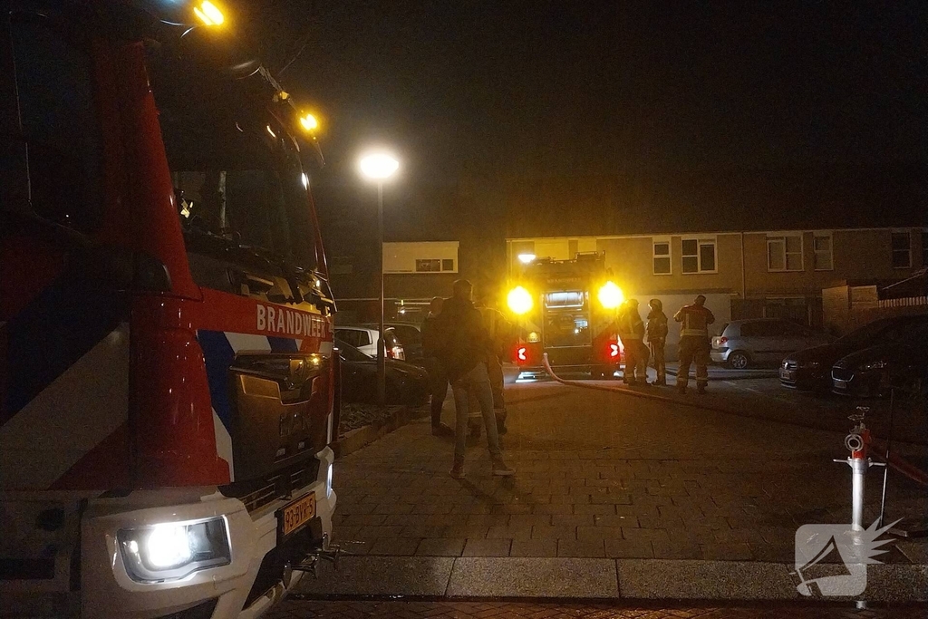 Vlammen zichtbaar bij schuurbrand