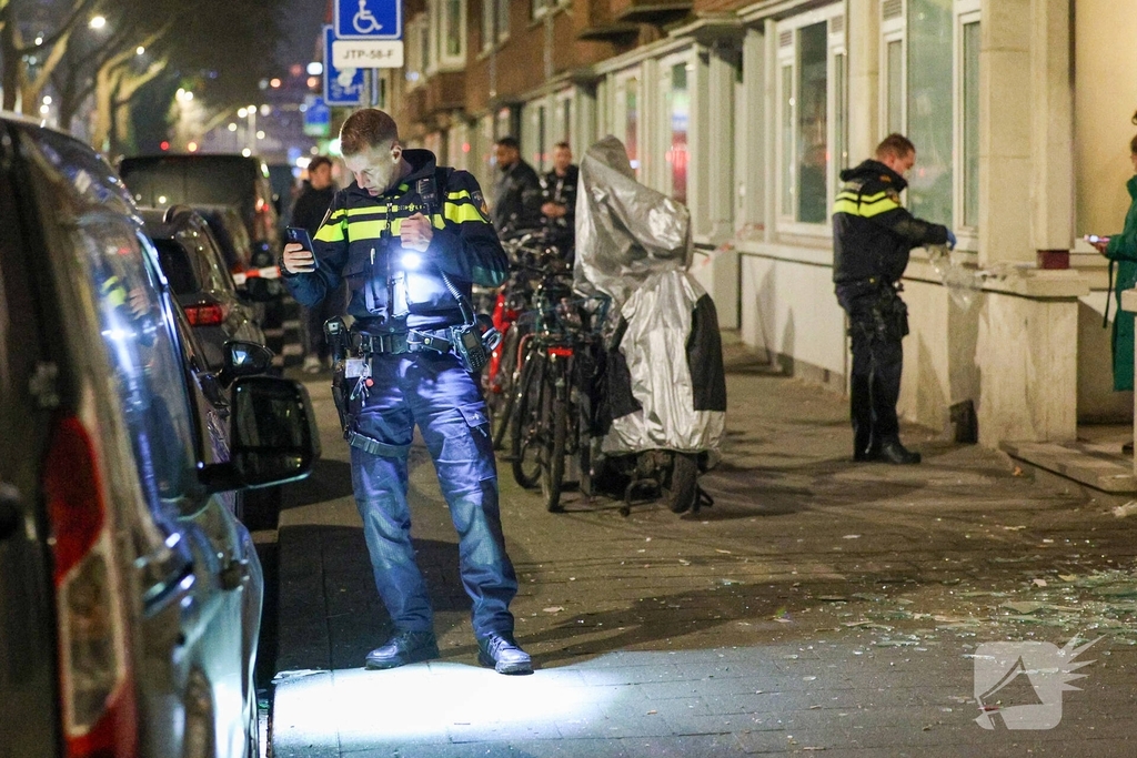 Explosie veroorzaakt brand in woning