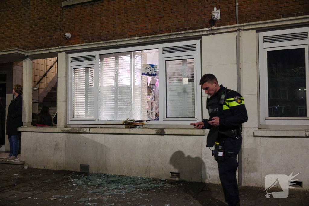 Explosie veroorzaakt brand in woning