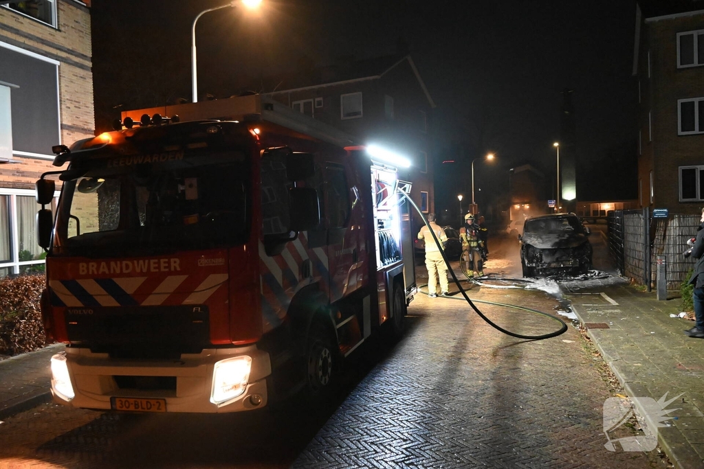 Bedrijfsbusje in vlammen op gegaan