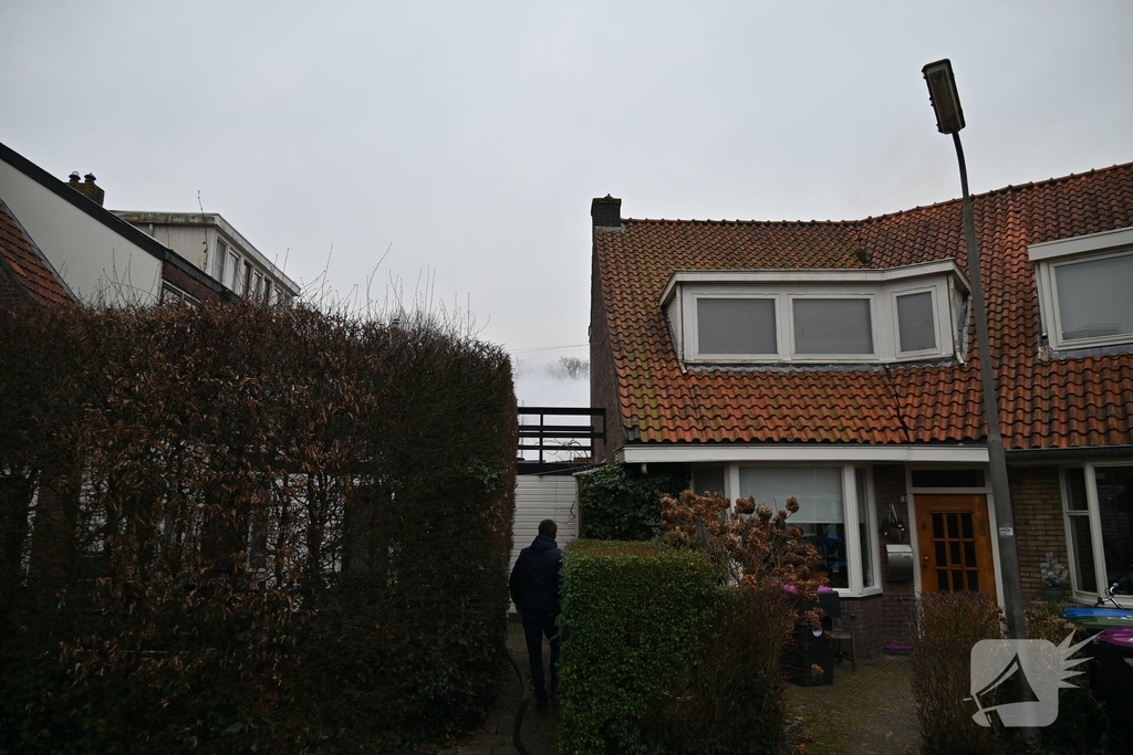 Felle brand achter woning