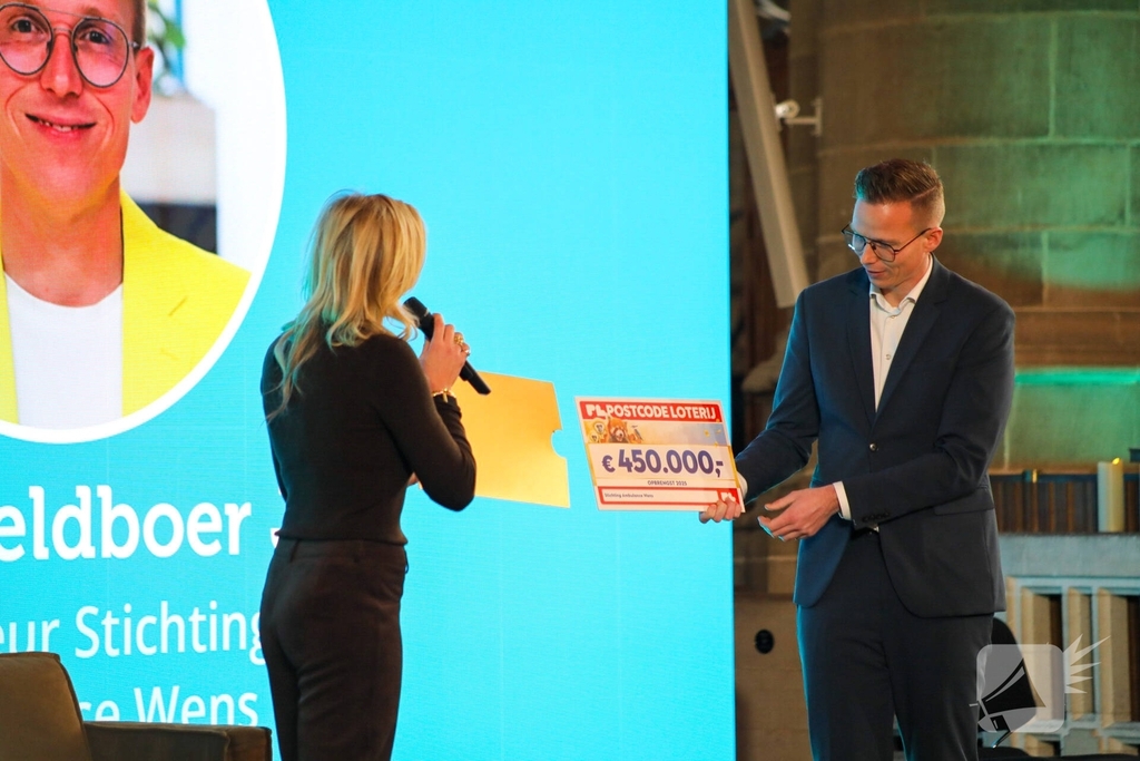 Koning bij viering 25 000ste wens Stichting Ambulance Wens