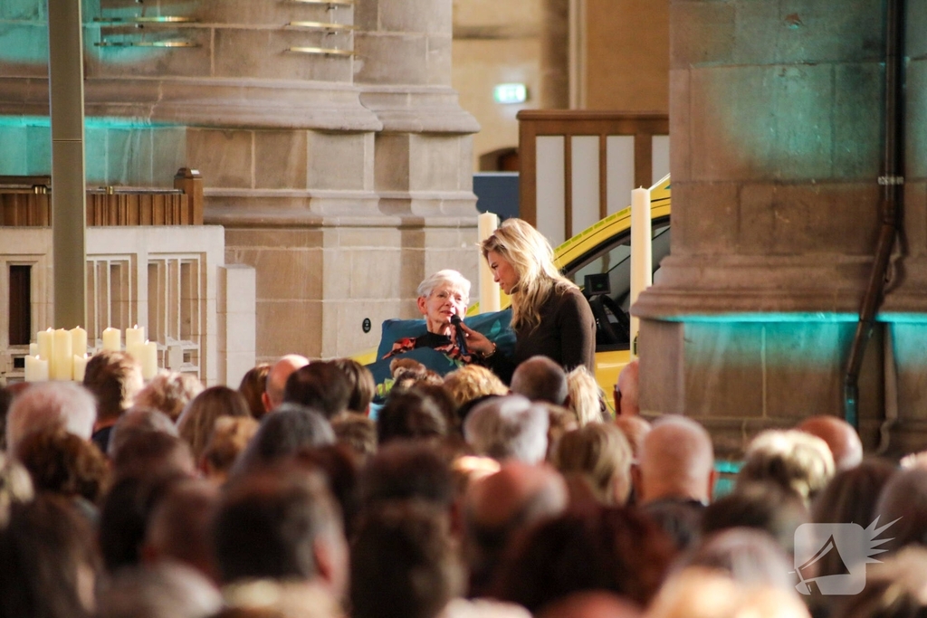 Koning bij viering 25 000ste wens Stichting Ambulance Wens