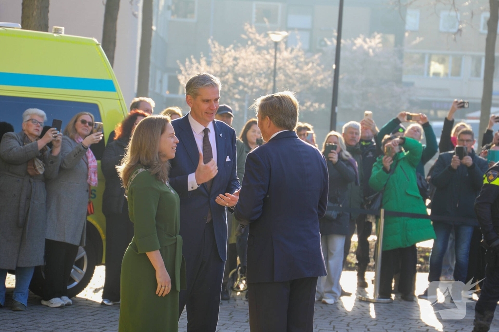 Koning bij viering 25 000ste wens Stichting Ambulance Wens