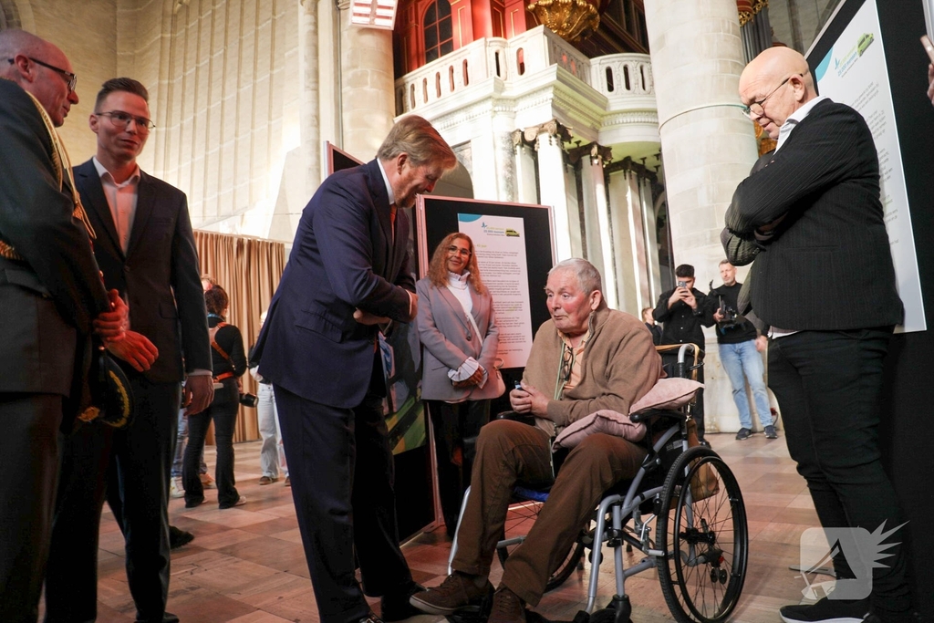 Koning bij viering 25 000ste wens Stichting Ambulance Wens