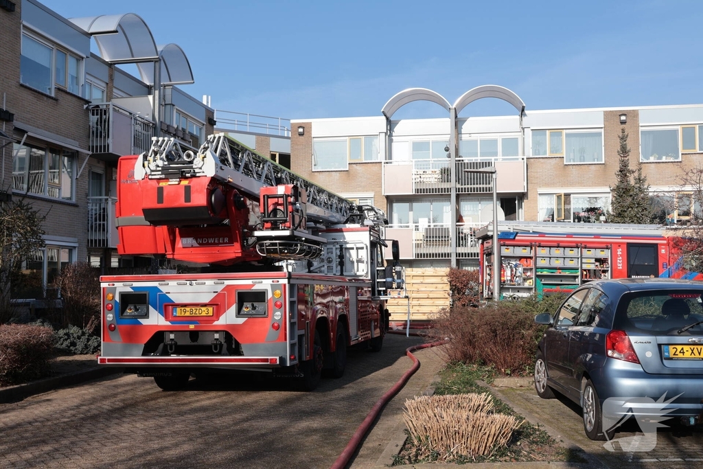 Woningbrand leidt tot ontruiming verzorgingshuis