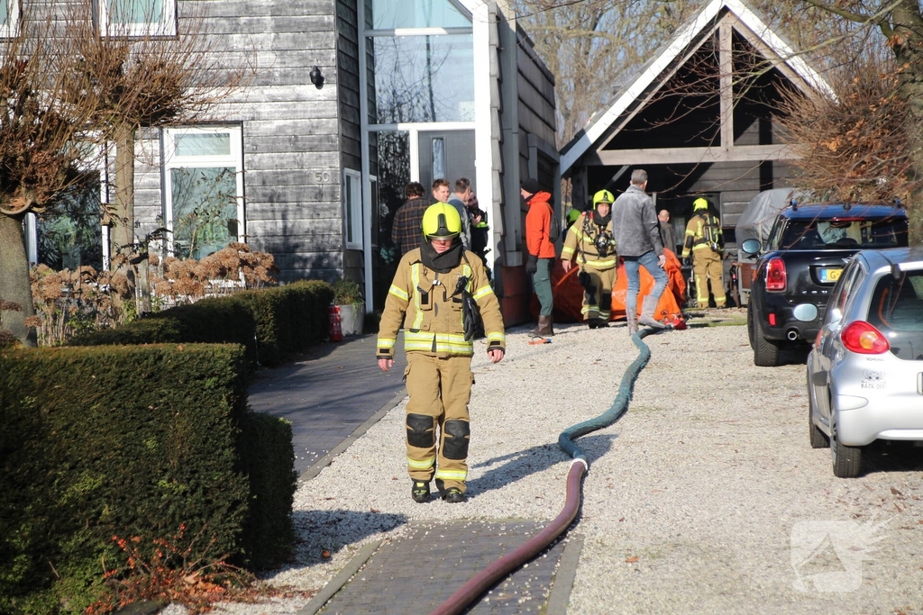 Woningbrand onder controle na snelle brandweeractie