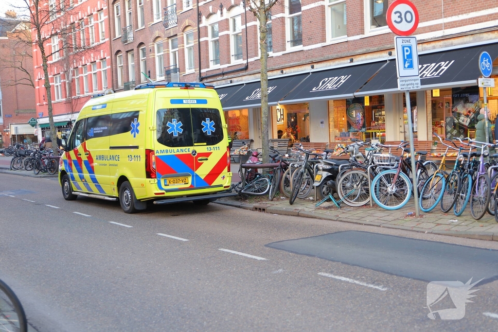 Steekincident leidt tot gewonde en zoektocht naar dader