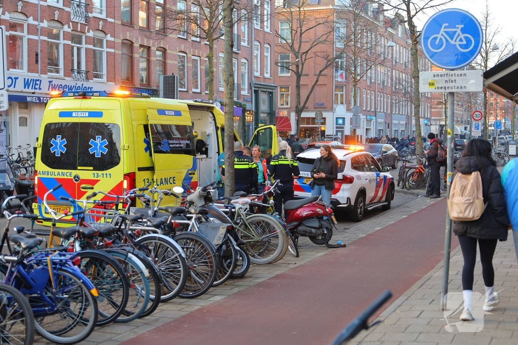 Steekincident leidt tot gewonde en zoektocht naar dader