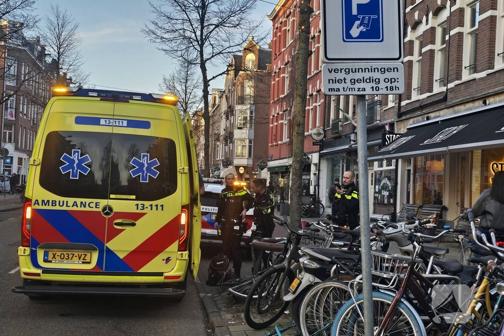 Steekincident leidt tot gewonde en zoektocht naar dader