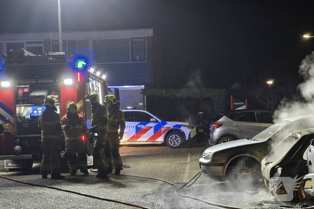 Drietal auto's verwoest door brand