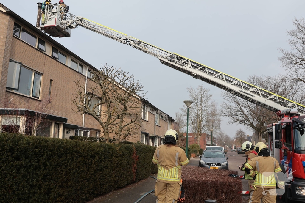 Schoorsteenbrand leidt tot spoedactie brandweer