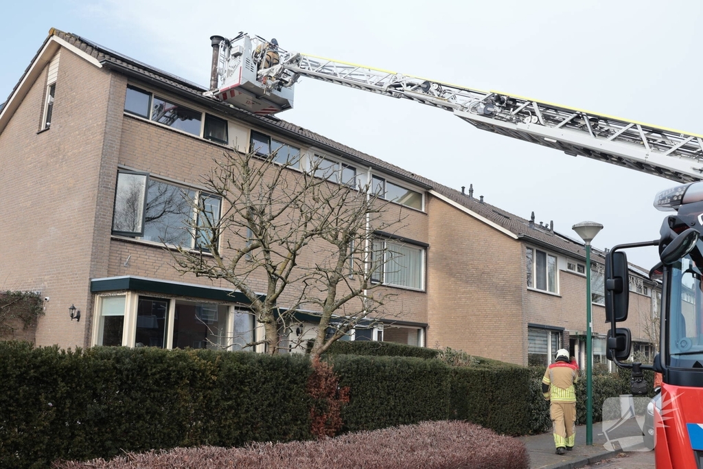 Schoorsteenbrand leidt tot spoedactie brandweer