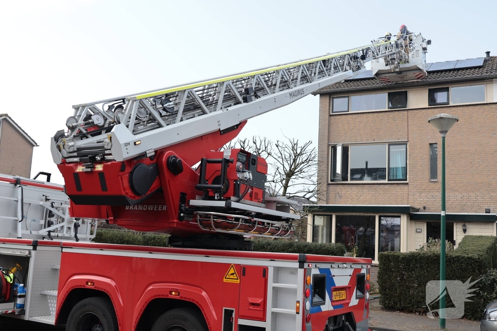Schoorsteenbrand leidt tot spoedactie brandweer