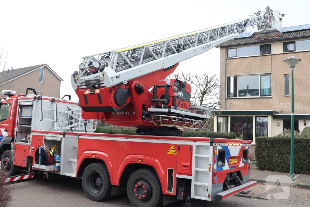 Schoorsteenbrand leidt tot spoedactie brandweer