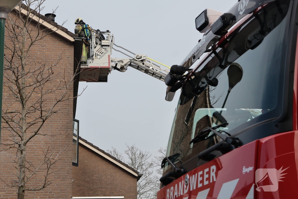 Schoorsteenbrand leidt tot spoedactie brandweer