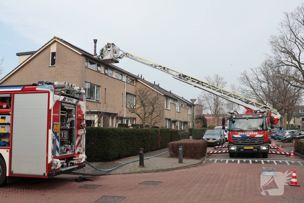 Schoorsteenbrand leidt tot spoedactie brandweer